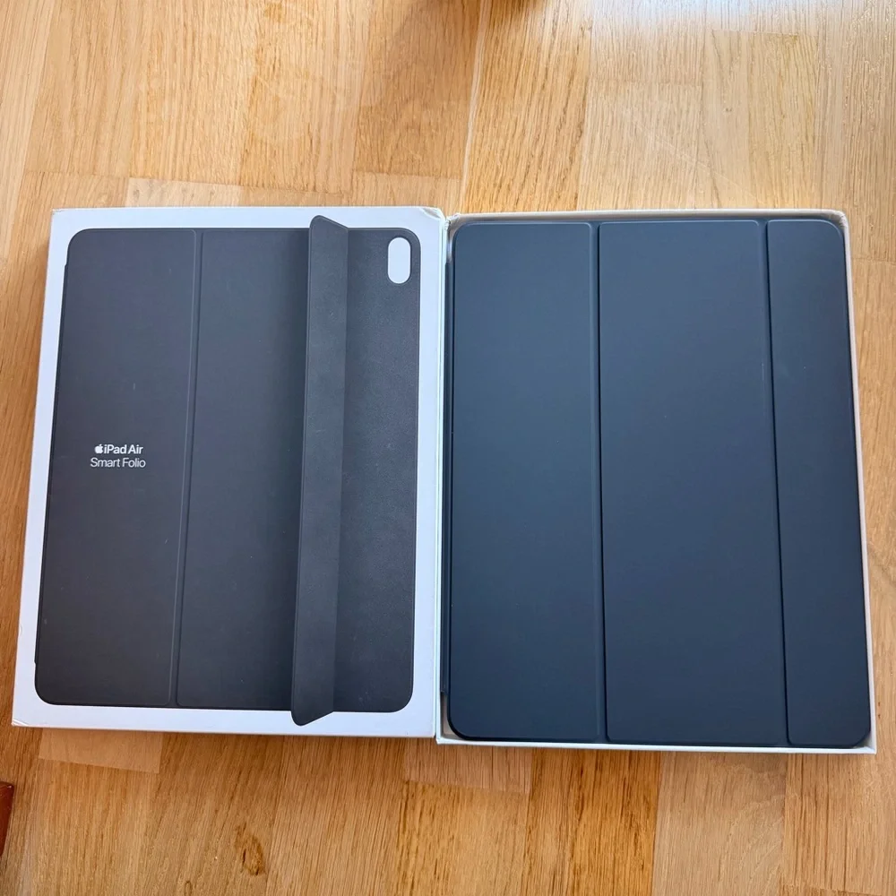 Apple iPad Air 13 inches Smart Folio Case - Charcoal Open Box